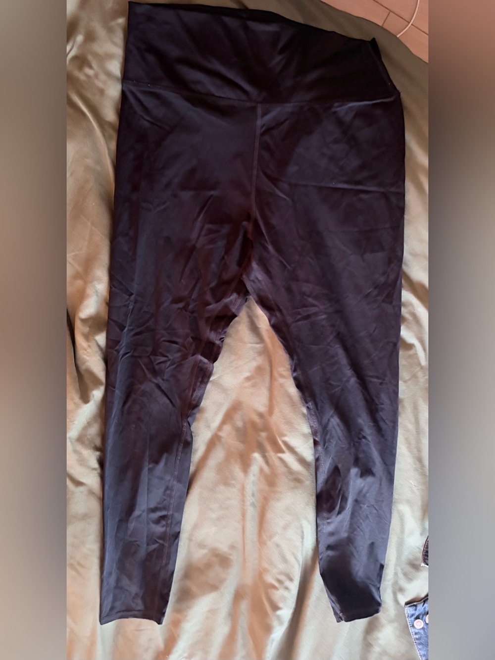 black LULULEMON leggings